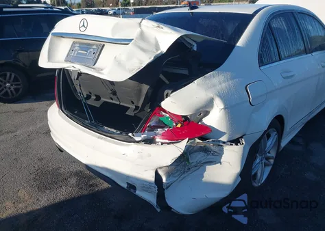 2012 Mercedes-Benz C 250 Luxury/Sport из США, поврежденный, VIN WDDGF4HB0CA649828